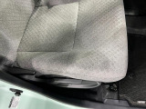 痛みの出やすい運転席シートの角、フロアマット、座面、ともに良好です