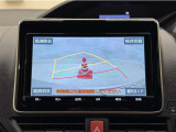 バックガイドモニター付きです。車の後方に小型カメラが付いており、バックする際の後方の様子をモニター上に表示します。