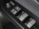 電動格納式ドアミラー・パワーウインドウを装備しています。
