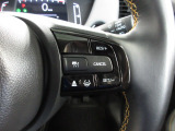 ハンドル右側にはクルーズコントロールのスイッチが装備され運転中の操作も安心して行えます!