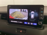 リバースギアに入れるだけで後方の表示へ切り替わります。夜間や雨の日の駐車も楽になりますよ。