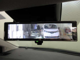 スマートルームミラー付きで後部座席に乗車してても後方がしっかり見れます