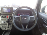 握りやすいステアリングホイールです。オーディオ操作もハンドルを握ったまま行うことが出来ます!