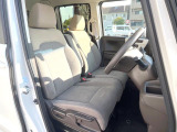 運転席シート廻りは使用感も少なく、良好な状態となっています。前オーナー様が丁寧に使っていたことがよくわかりますね。