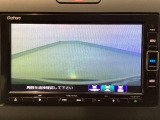 【バックカメラ】運転が苦手な方も車庫入れラクラクです!ギアをリバースに入れれば自動的に切り換わりますので、面倒な操作は不要です♪狭い駐車場もお車を傷つけず安心ですね!
