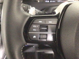 ステアリングリモコンは、運転中でも簡単に音量調整やチャンネル変更もできます!わき見運転防止にもつながるので安心です♪