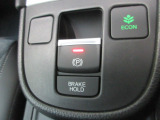 スイッチを軽く引くだけで、パーキングブレーキが作動します♪