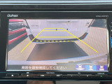車庫入れ時に安心のバックカメラがついています。