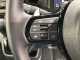 ステアリングにオーディオ操作スイッチが付いています。オーディオ画面に直接タッチしなくても操作が出来ますので、運転に集中できます。