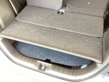 アイデア次第でいろいろな使い方ができる広くて使い勝手のいい荷室。