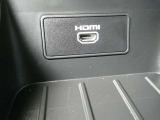 HDMIポートでスマホなどのミラーリングをはじめ使い勝手が良いですよ。