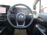 ステアリングスイッチがついています。オーディオの操作が手元でできるので便利で安心ですね♪