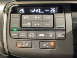 プラズマクラスター付き・オートエアコンがついてます。左右独立で温度設定のできるデュアルオートエアコンです。パネル内のシートヒータースイッチは前席の左右別々に2段階で温度設定ができます。