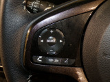 【ステアリングリモコン】ステアリングにオーディオ調節可能なスイッチが装備されていますので運転中でも視線をそらさずにオーディオの調節が可能です!
