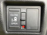 【パワースライドドア】スマートキーや運転席のスイッチでスライドドアの開閉が可能♪電動だから力を入れてドアを開ける必要が無く、小さいお子様でも、重い荷物を持っている時もラクに開け閉めできます♪