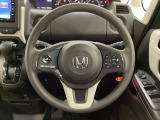 ハンドルにHondaセンシング系のクルーズコントロールやレーンキープアシストなどのスイッチと、オーディオの操作スイッチが装備されています。ハンドルから手を離さず安全に操作できます。