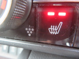 運転席と助手席にはシートヒーターを装備♪シートがとても暖かくなるため、冬期間のドライブに嬉しいアイテムです♪