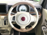 ステアリングも使用感が少なく、きれいな状態となっております♪