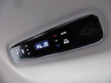 リア席専用のエアコンを装備しております。