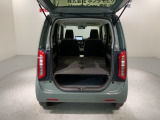 リアシートを倒すと、ラゲッジスペースを広くお使いいただけます!