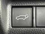 【パワーバックドア】スマートキーや運転席のボタンを押すだけでリアゲートが自動で開閉します!荷物を持っている時や、高い位置にあるバックドアを閉める際に便利な機能です♪