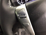 ステアリングにオーディオ操作スイッチが付いています。オーディオ画面に直接タッチしなくても操作が出来ますので、運転に集中できます。