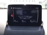 ナビゲーションは付いておりません。別途純正ナビSDカードをお買い求め下さい。