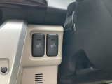 運転席、助手席にはシートヒーターがついております
