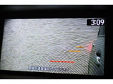 サイドカメラミラーシステム搭載!車両の左側面のカメラを使用して、左の後方視界の映像を車内の画面に表示することができます。