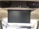 【リア席ルーフモニター】後ろに乗車している人を飽きさせません!モニターはたたんで収納出来ます!純正11.6インチの大画面!