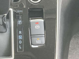 電動パーキングブレーキ 指先で簡単に出来ます  オートブレーキホールド 停車時のブレーキペダルを踏み続ける事を楽に ペダルから足を離せます 坂道発進も楽になります