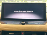 【メーカー純正ナビ】インテリアに溶け込むスタイリッシュな「専用設計」メーカーナビを装備♪視認性や操作性など基本性能にも優れ、より上質なカーライフをお楽しみいただけます。