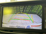 【バックカメラ】駐車時に後方がリアルタイム映像で確認できます。大型商業施設や立体駐車場での駐車時や、夜間のバック時に大活躍!運転スキルに関わらず、今や必須となった装備のひとつです!