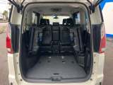 後席を格納すると、これだけの広さが!シーンに合わせたシートアレンジで、大きな荷物も積むことが出来ます♪
