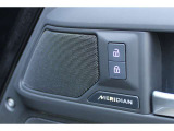 MERIDIANサウンドシステムは、澄みきった高音から深みのある低音まで、すべての音とリズムを鮮やかに再生します。