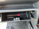 グローブボックスです!車内の収納力もある車です!