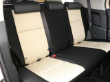 後部座席もご覧の通りで、綺麗な状態を維持しております!