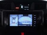 全周囲モニター、バックガイドモニターを装備しており、後方の安全確認や車両姿勢の把握がしやすいです。