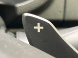 【パドルシフト】ハンドルから手を離さずに素早くシフトアップ&ダウンができるので、エンジンブレーキを使う下り坂や高速道路の合流で加速したい場面で役立ちます。