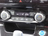 オートデュアルエアコンです。後席にもエアコン完備で後席も快適ですね(*'&omega;'*)