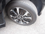 アルミホイールを装備しております。