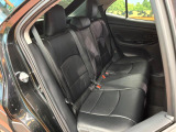 後部座席も気になるようなキズ・汚れやへたり等、大きなダメージはなく、良好な状態です。
