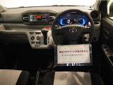 シンプルで使いやすいインパネ周り! (※フロアマットありません)