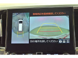 パノラミックビューモニター付きです。車両を上から見たような映像をディスプレイオーディオ画面に表示。運転席からの目視だけでは見にくい、車両周辺の状況をリアルタイムでしっかり確認できます。