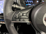 ハンドルを握ったまま親指でナビの音量調節やアドバンスドドライブアシストディスプレイ設定ができるステアリングスイッチ付☆