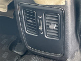 【 後席エアコン 】後席にもエアコンがついておりますので、車内全体を快適な温度に調節いただけます♪