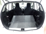 セカンドシートを倒すとさらに広々のラゲッジスペース