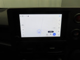 ディスプレイオーディオにナビ機能が設定されています。簡単な操作で行き先を入力することができ、音声で目的地まで案内してくれます。初めて訪れる場所も安心です。