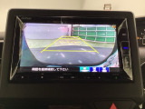 バックモニター付きで、車庫入れやバック時の後方確認をサポート。