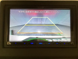 バックでの車庫入れも安心です! リアカメラが付いているバックモニター付のナビを装備しております。操作線もついており距離感も画面から確認できます。